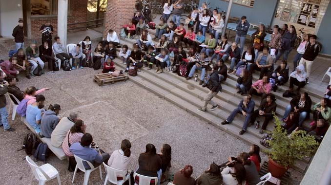 Asamblea estudiantes por denuncia de abuso policial h60994