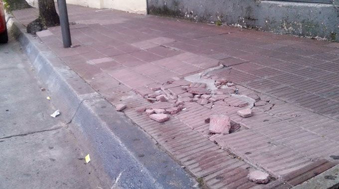 Vereda en mal estado causó caída de señora, que resultó lesionada ...