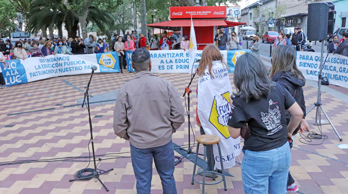 Paro y movilización de docentes en rechazo al presupuesto – Diario El ...