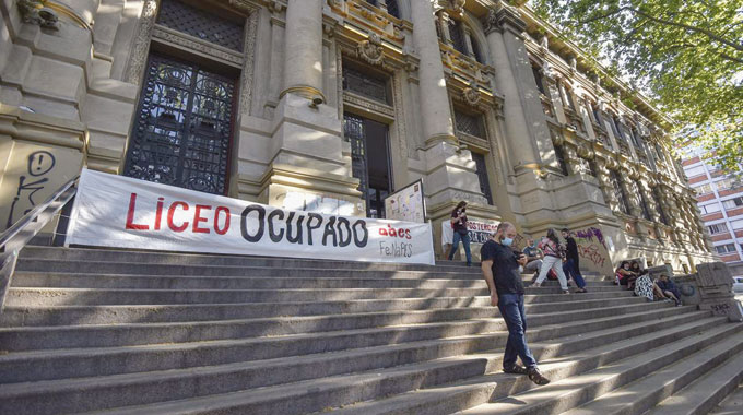 Sindicato de profesores convoca a paro en liceos de todo el país por ...