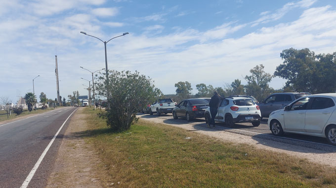 Extensas filas para cruzar por el puente; se registraron demoras de ...