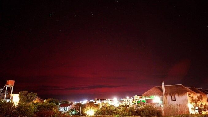 k02939 Imagen de la aurora austral vista desde Punta del Diablo, en Rocha.