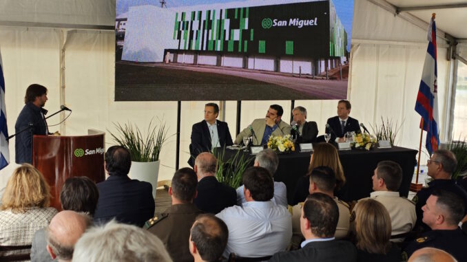 Intancia de la inauguración de la planta de limones de la empresa San Miguel en Paysandú.