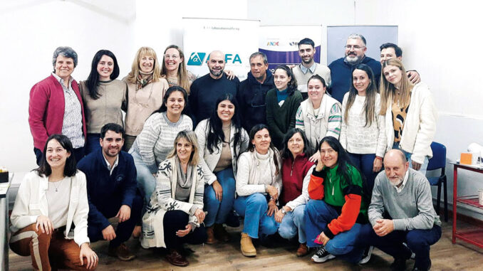 Equipo de Laboratorio Alfa que realizó el taller de prácticas circulares