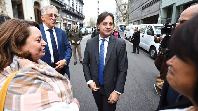 El artículo que había sido agregado por Cabildo Abierto y que exigía los medios información “seria, rigurosa, plural y equilibrada” pero no aclaraba cómo se controlarían esas características, fue vetado por el presidente.