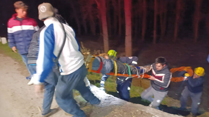 El hombre fue rescatado en una tabla de salvataje con diagnóstico primario de "traumatismos graves".