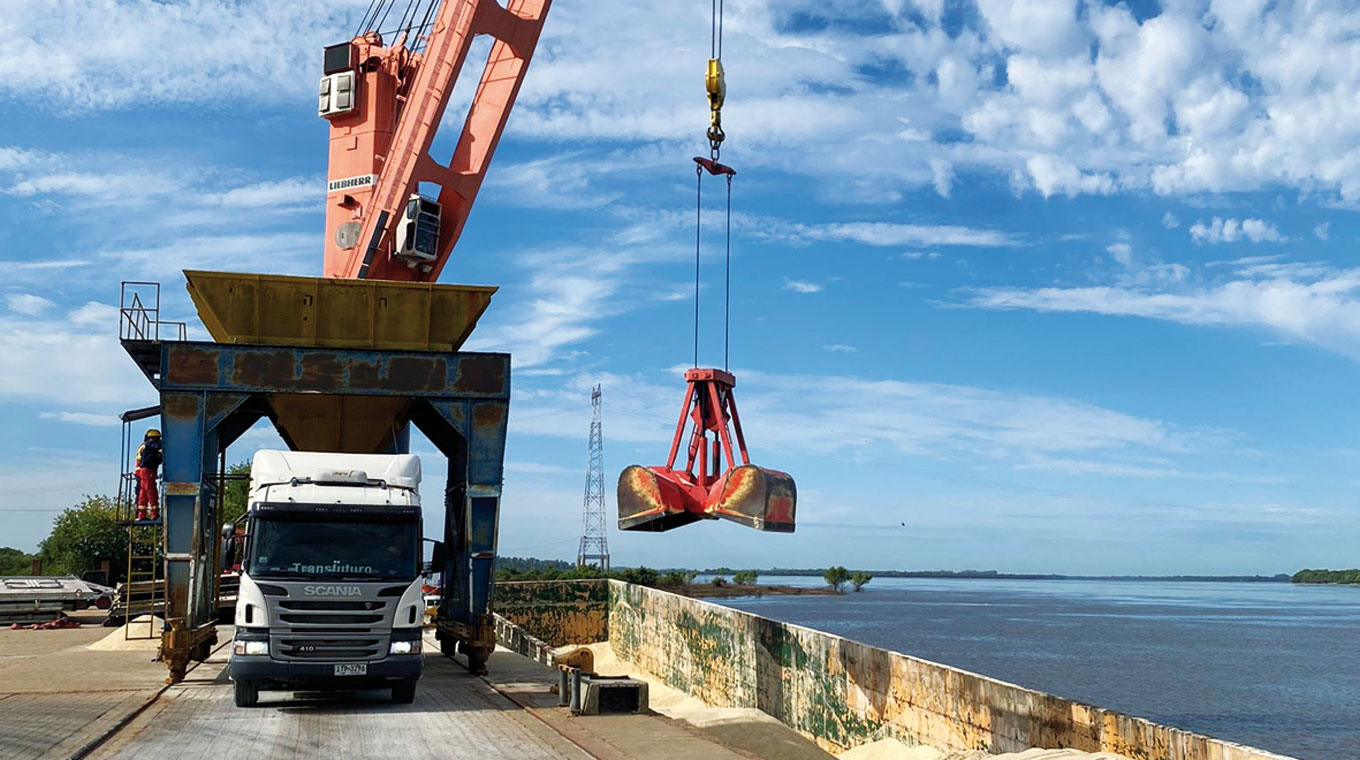Azucarlito vuelve a traer crudo por vía fluvial, a pesar de la bajante –  Diario El Telégrafo