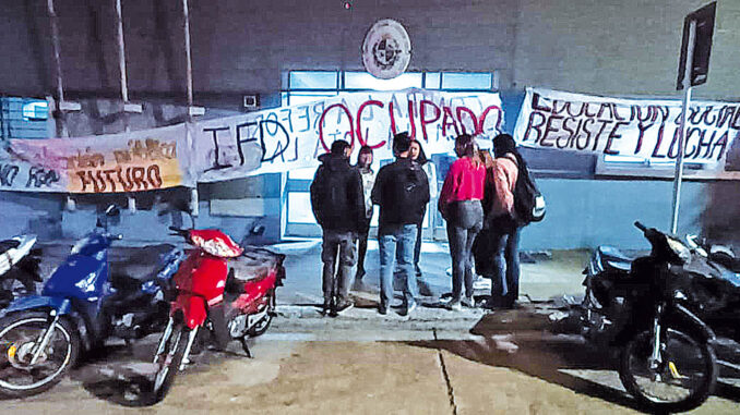 Estudiantes ocuparon el IFD en rechazo a recortes de carreras en Paysandú.