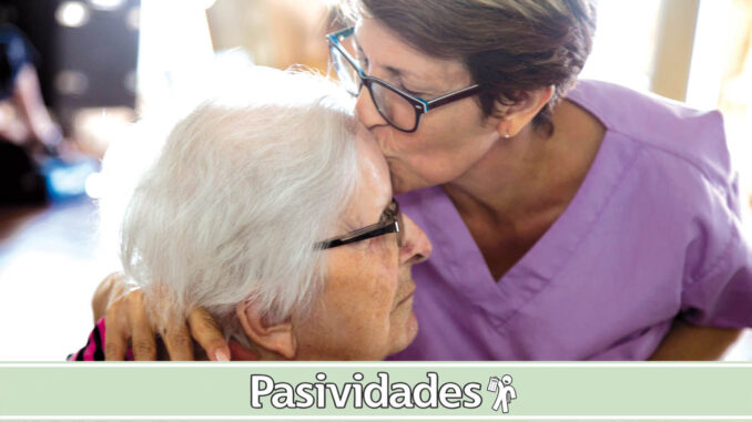 Los cuidadores de personas mayores o con discapacidad a menudo padecen elevados niveles de estrés y cansancio.
