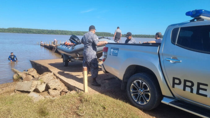Personal de Prefectura busca adolescente desaparecido.