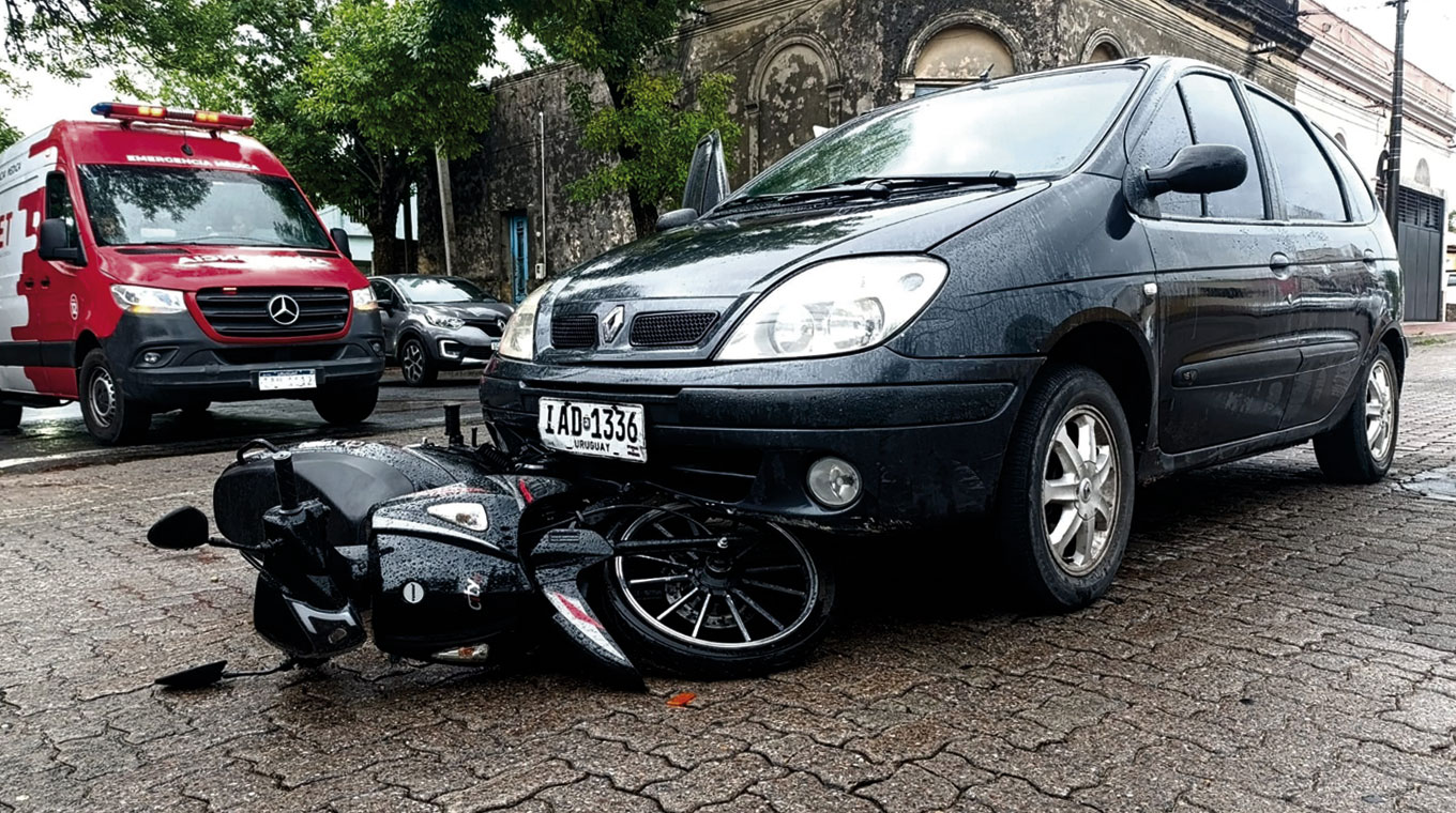 Choque de automóvil y moto dejó un herido – Diario El Telégrafo