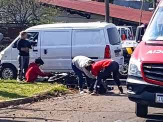 Los delincuentes huían de una rapiña cuando chocaron contra una camioneta.
