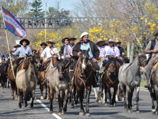 Marcha a caballo hacia la Meseta de Artigas.