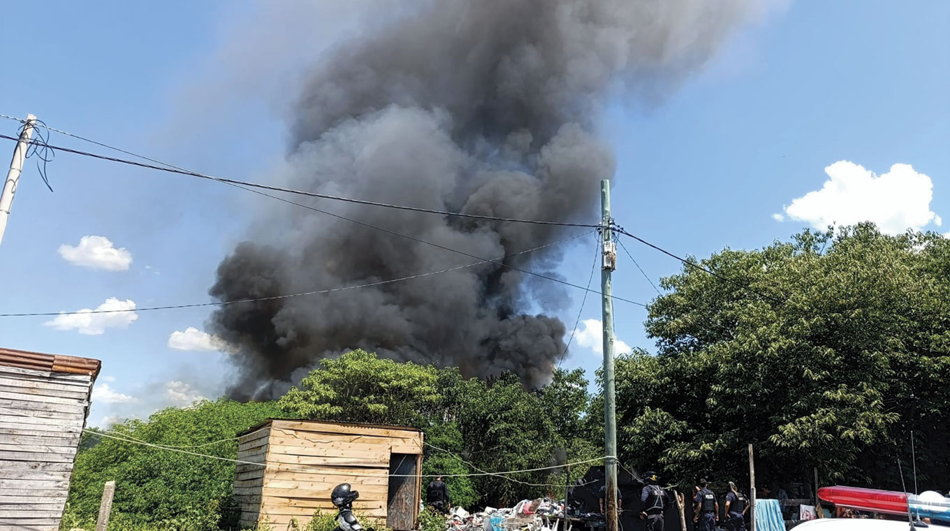 Incendio en basural generó densa columna de humo en la zona sur ...