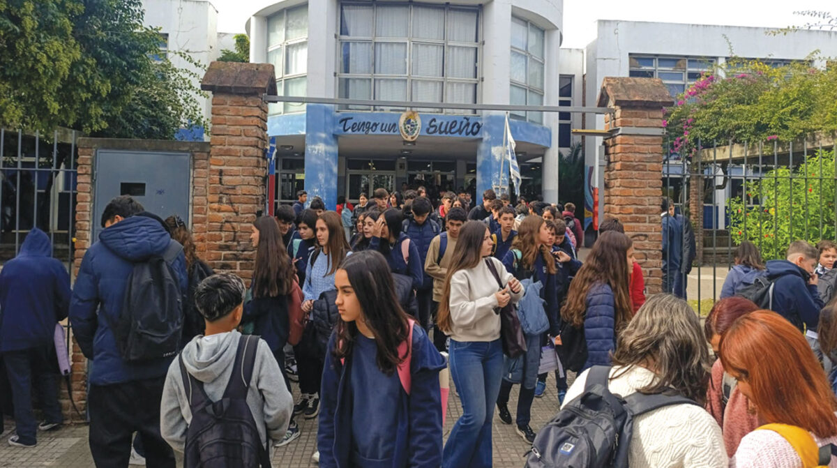 Liceo 3: sin celulares, mayor interacción entre estudiantes
