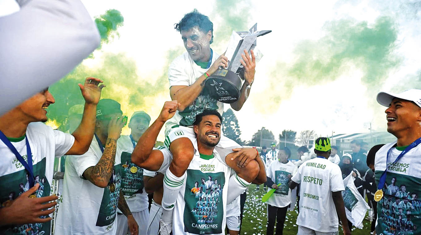Racing empató, tuvo su fiesta y levantó el trofeo del Apertura