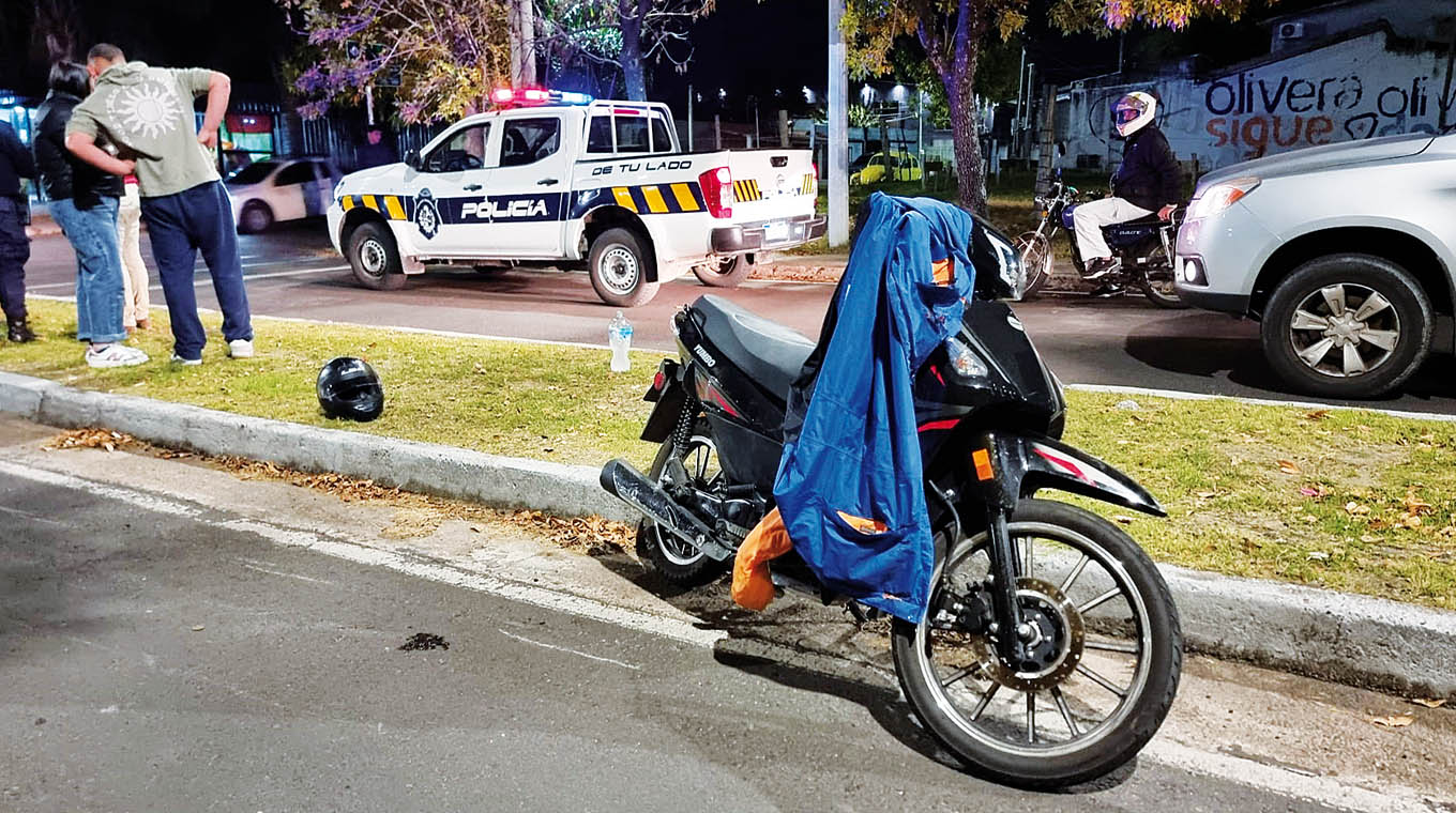 Choque entre motocicleta y bicicleta