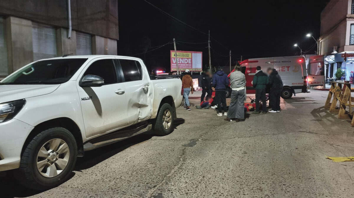 Otro accidente en cruce de 18 de Julio y Libertad dejó dos jóvenes heridos