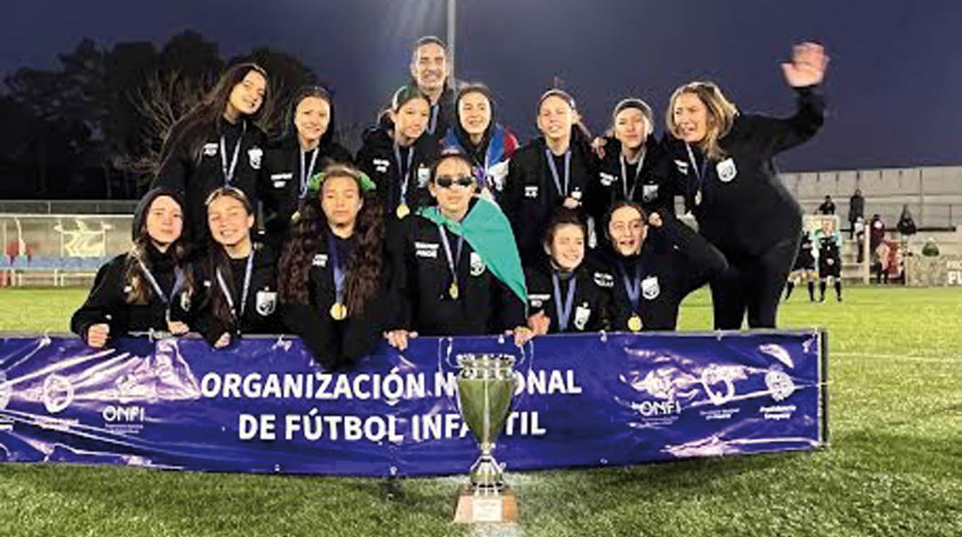 Las chicas de Juventud Unida festejaron el título nacional
