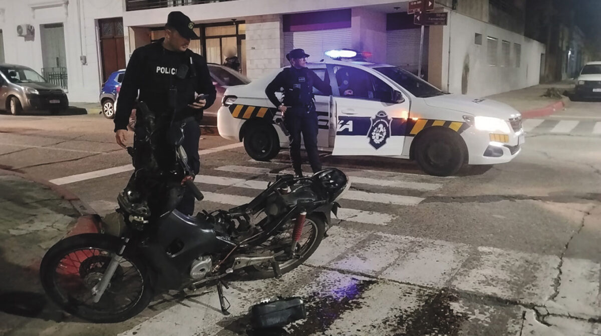 Choque entre moto y auto dejó a un hombre con lesiones leves