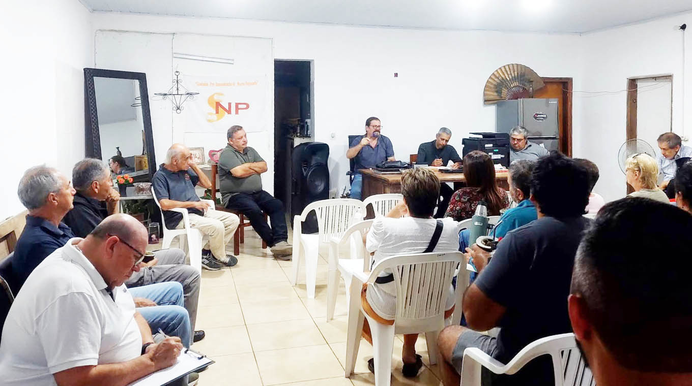 Red Comunitaria Norte movilizada por el saneamiento; reunión con directorio de OSE