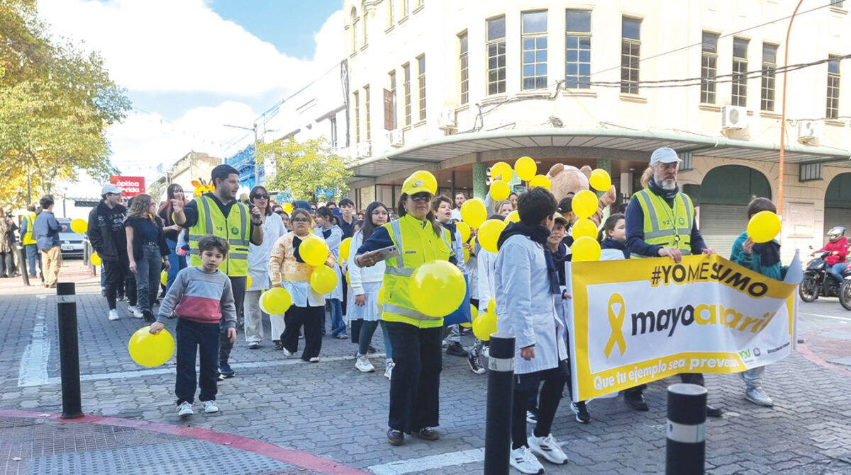 Mayo Amarillo cerró su penúltima jornada con desfile por 18 de Julio