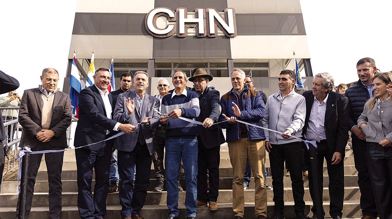 Orsi inauguró central hortícola