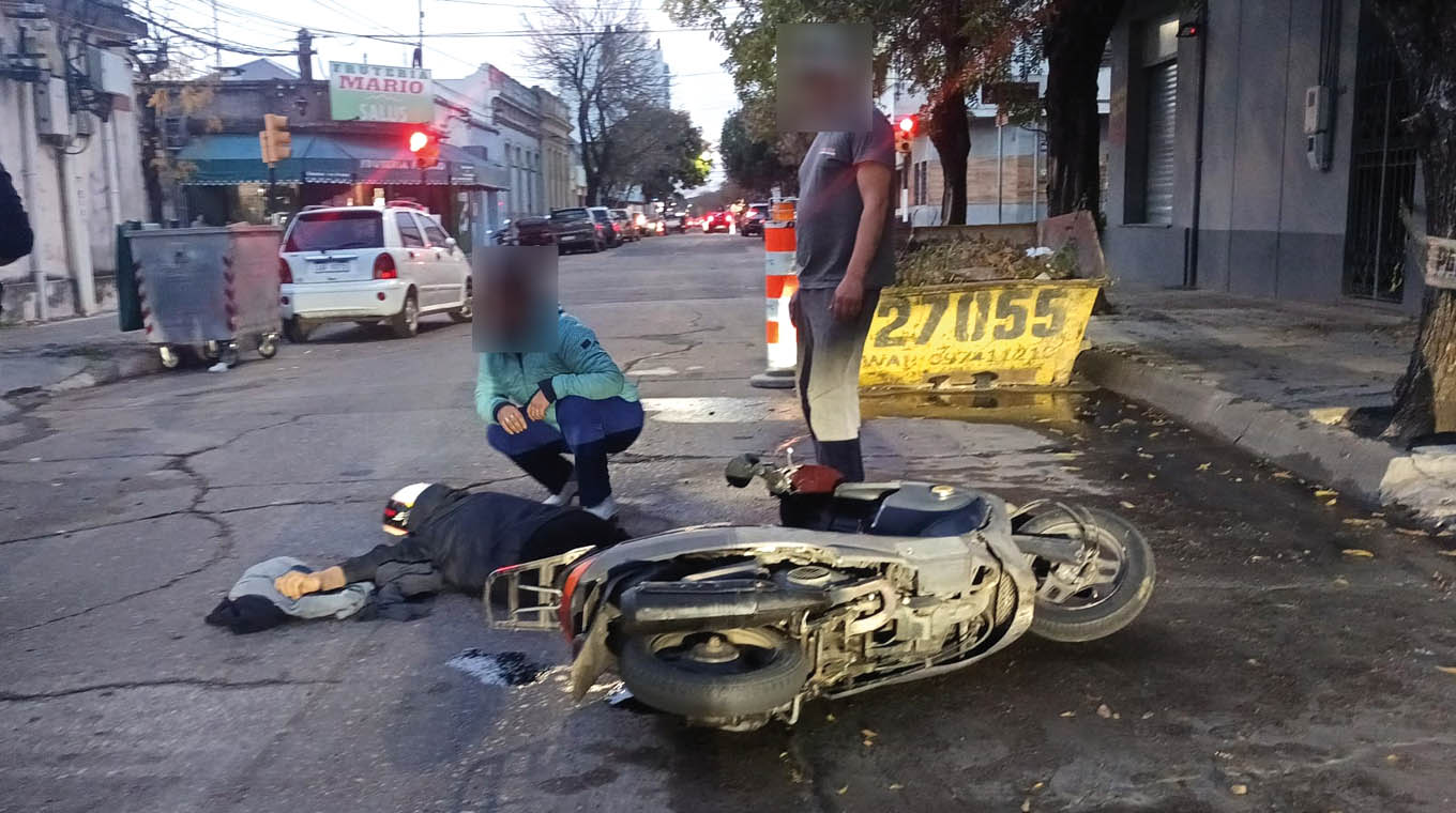 Esquivó una volqueta y se accidentó