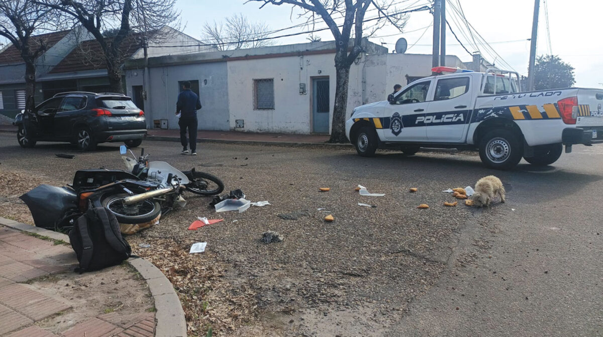 Choque entre auto y moto