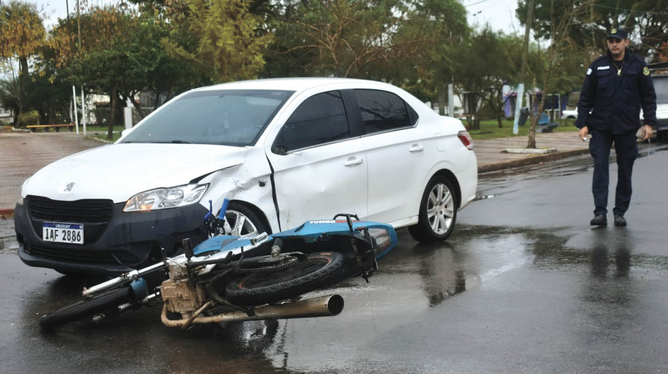 Motociclista fue trasladado a Paysandú tras fuerte choque con un automóvil en Guichón