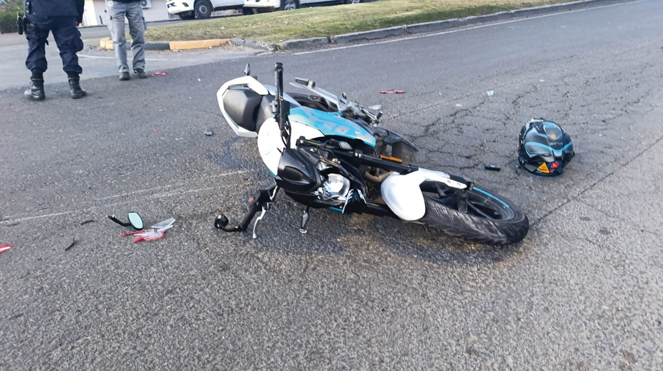Motociclistas con lesiones en choque en avenida Salto