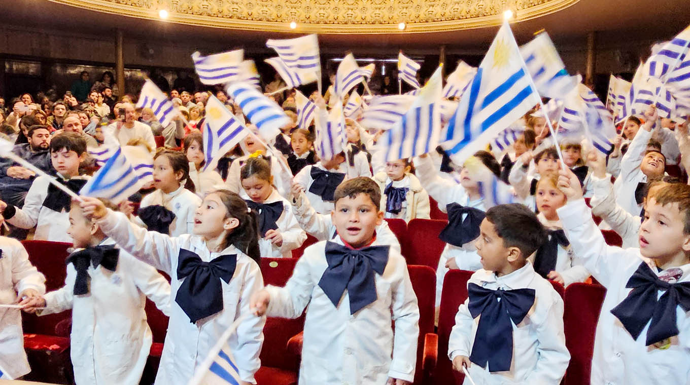 Promesa a la Bandera y educación marcaron el homenaje a José Artigas