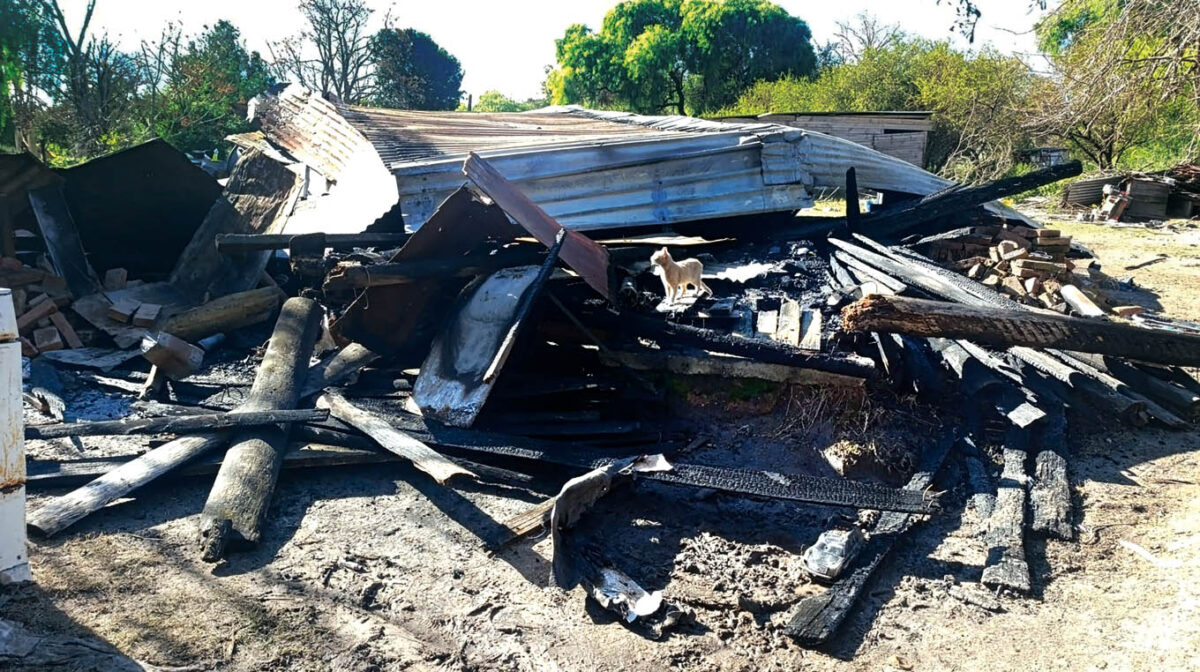 Familia perdió todo tras el incendio de su vivienda