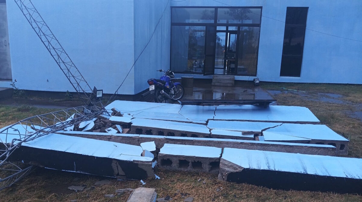 Un temporal azotó Salto durante la madrugada y provocó la muerte de una mujer