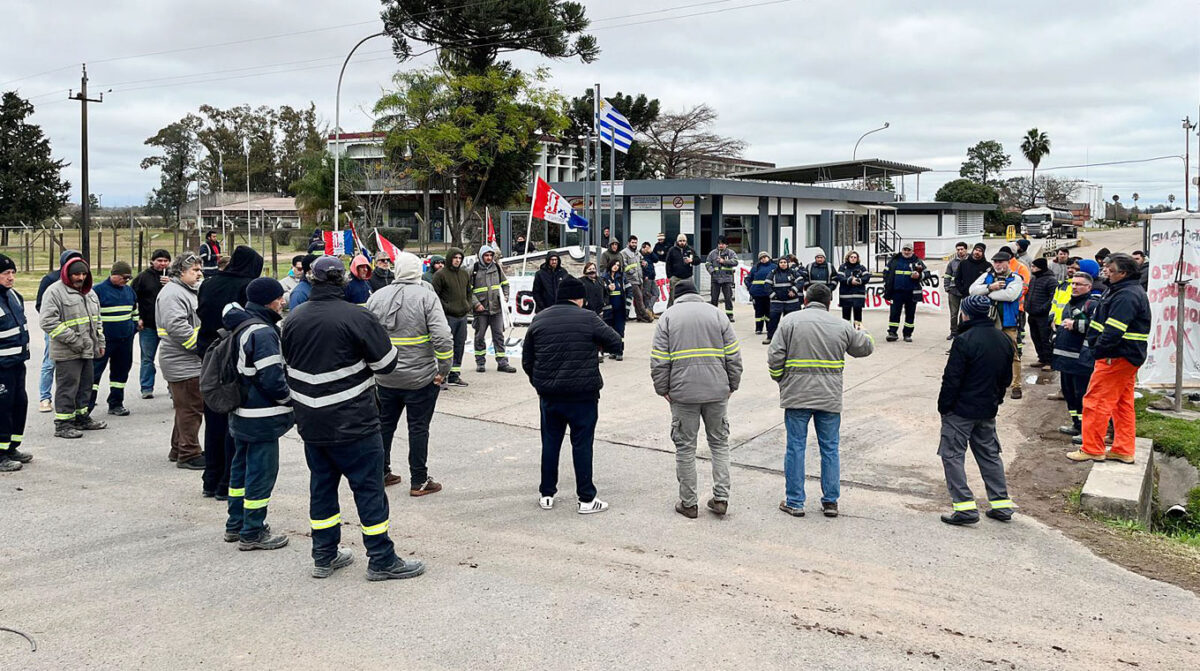 Ocuparon planta de combustible de Ancap de Paysandú; reclaman respuestas por portland