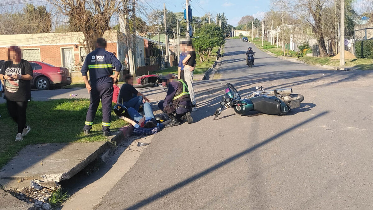 Mujeres lesionadas en choque en Felipe Argentó y Larrañaga