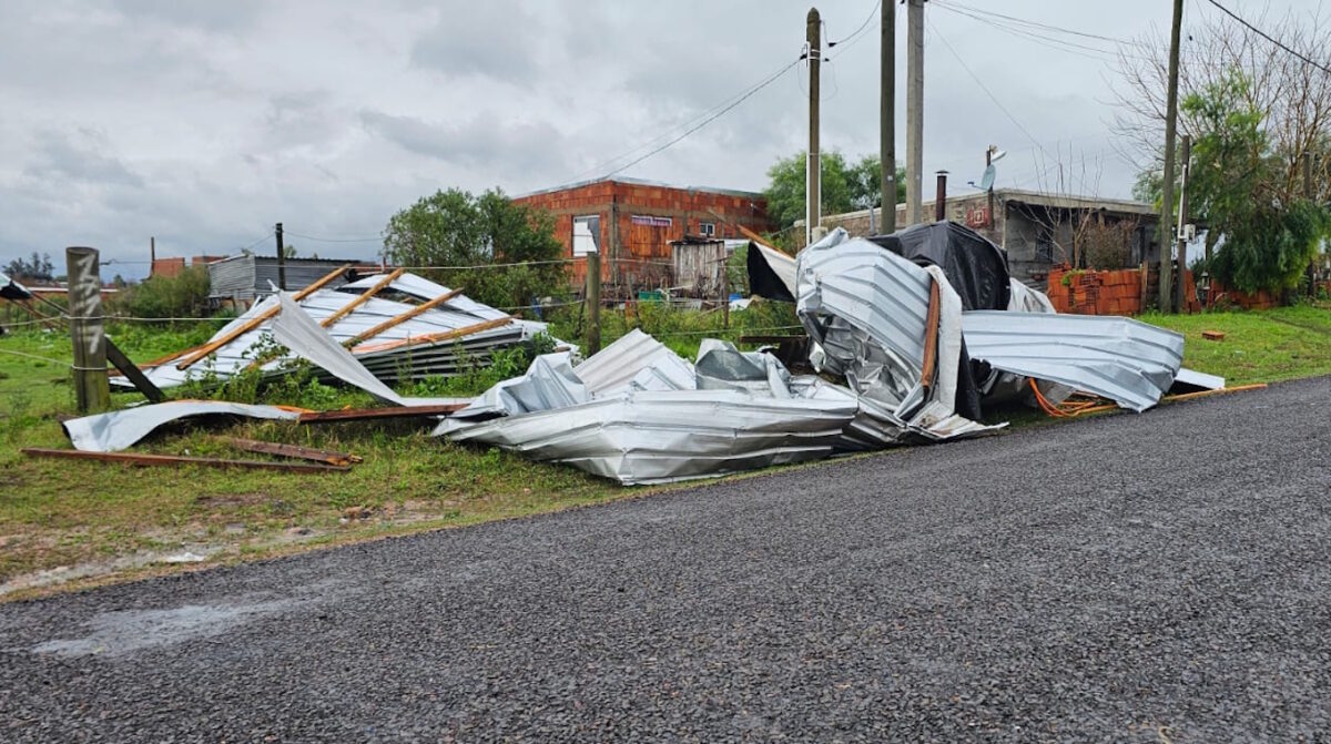 Temporal golpea Paysandú con lluvias intensas, voladuras de techos y cortes de energía