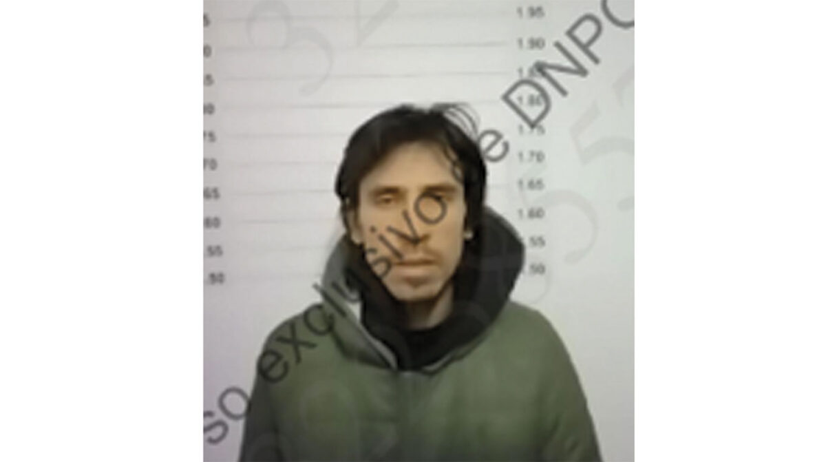 Reincidente condenado tras intentar huir y descartar dos armas de fuego