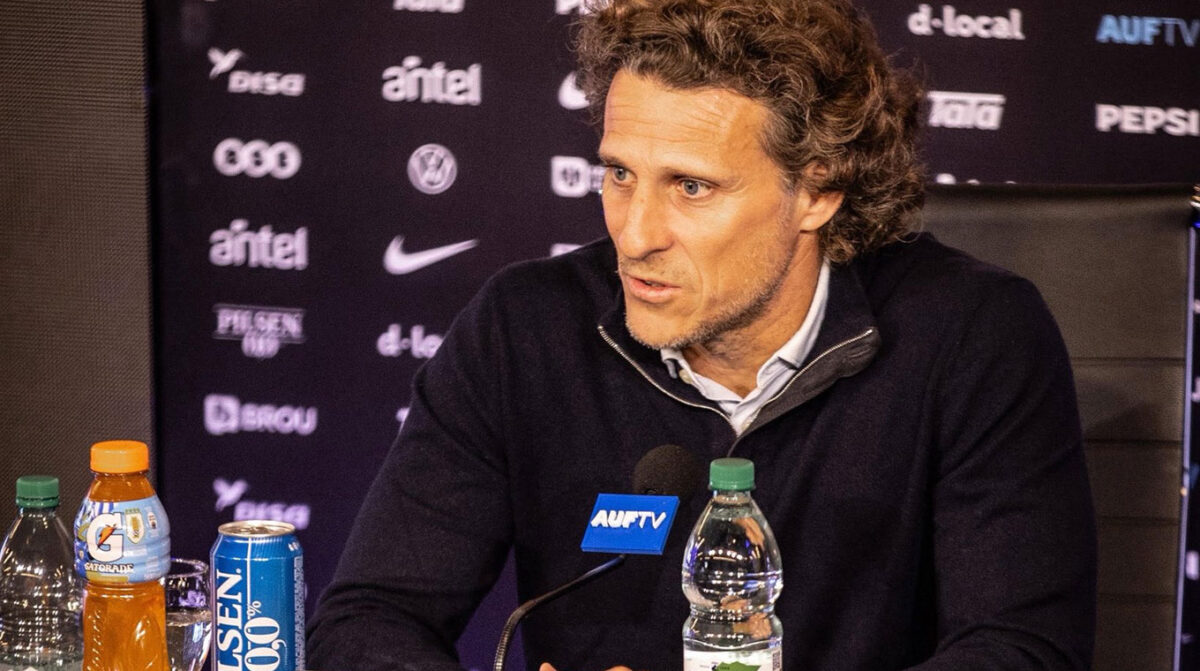 Diego Forlán dio su primera conferencia al frente de la Celeste
