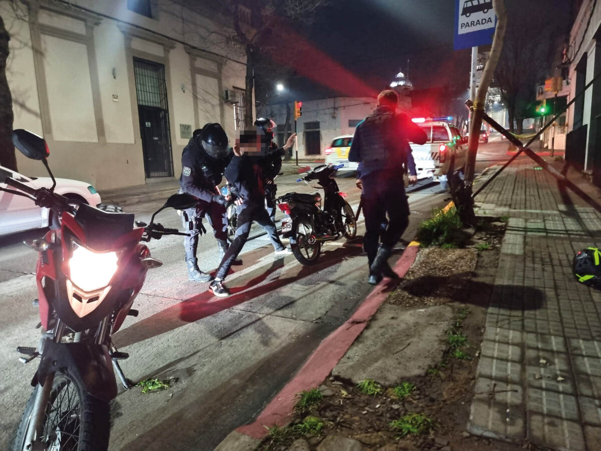 Policía detuvo a menor que hacía picadas y cometió infracciones en motocicleta