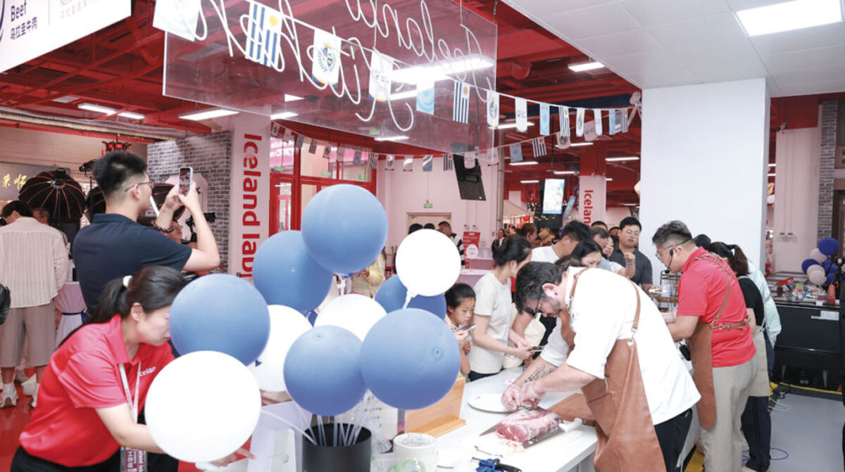 Promocionan carne uruguaya en supermercados de China