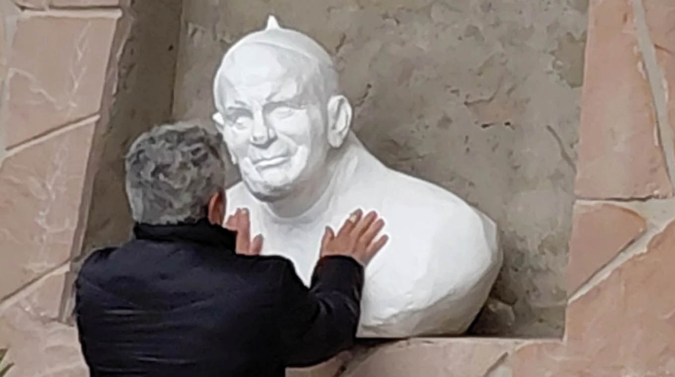 Busto del papa Juan Pablo II “rebotó” en Aduana y deberá ser devuelto a Concordia