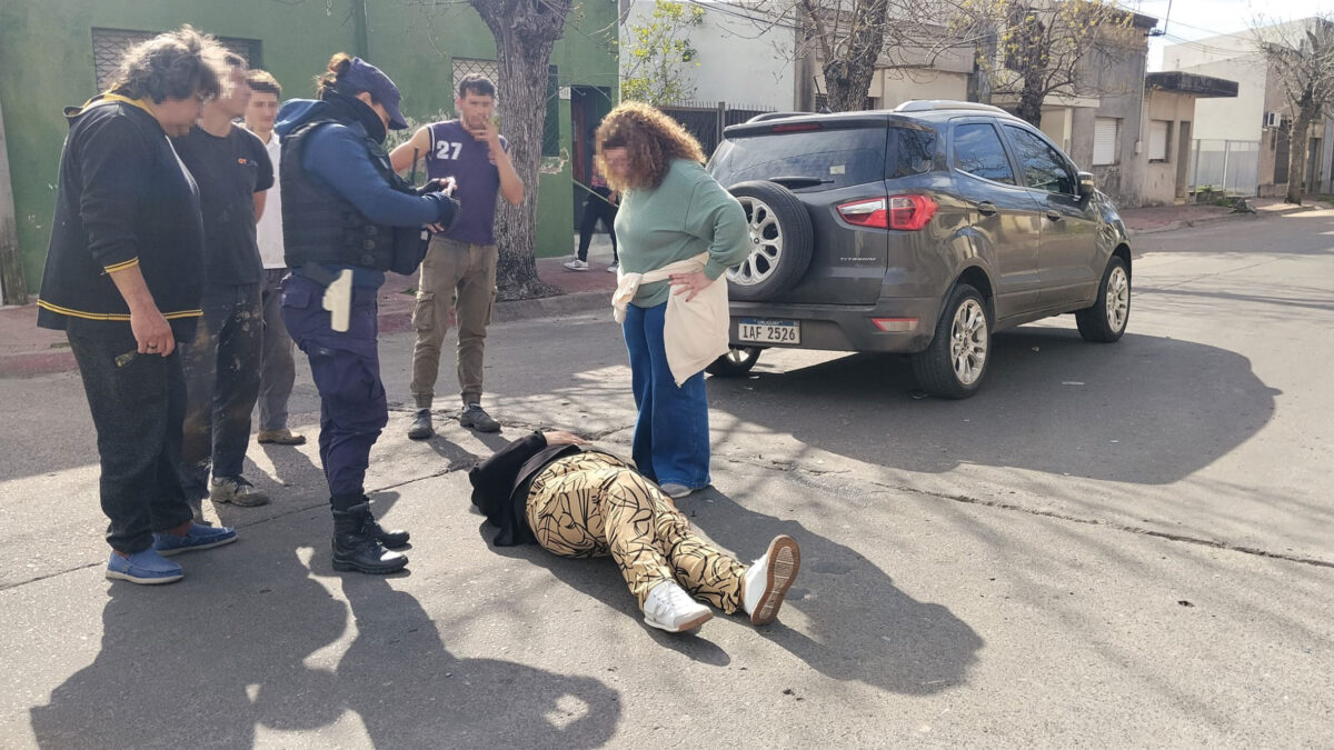 Choque entre camioneta y moto