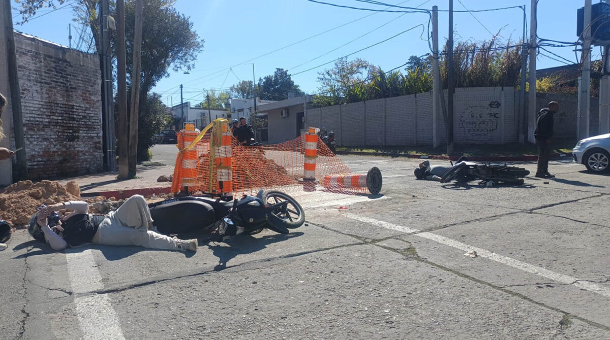 Siniestro de tránsito en esquina en obra