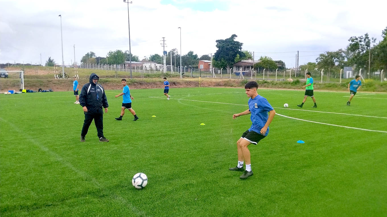 La Blanquita Sub 16 visita a Colonia por los cuartos de final